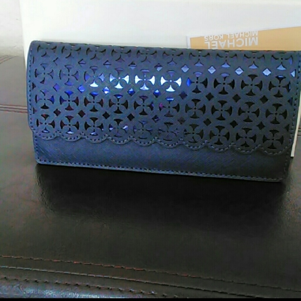 NWT Michael Kors Desi Flat Wallet Navy Blue